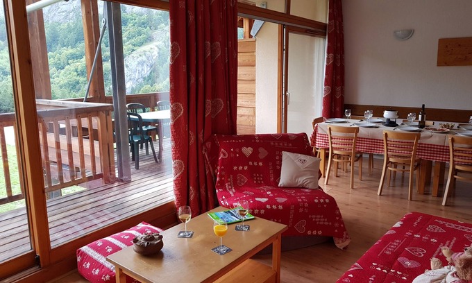 Valloire Apartment | Valloire: Residence 5 minutes from the slopes -Swimming pool-sauna Apartment 8-10 per