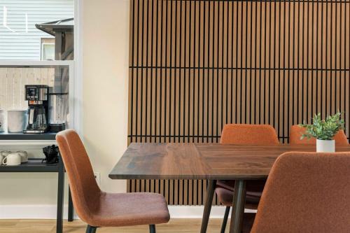 Valparaiso House | Valpo Glow & Dunes Flow