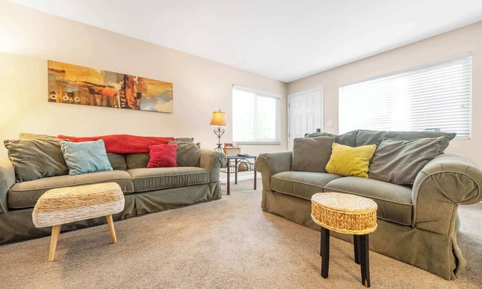 Visalia Apartment | Value for Long Stays, Walk to Med Center, Downtown