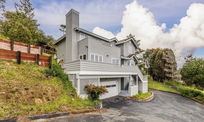 Pine Knolls Estates House | Van Gogh Villa : 3 BR, 2.5 BA in Cambria, Sleeps 6