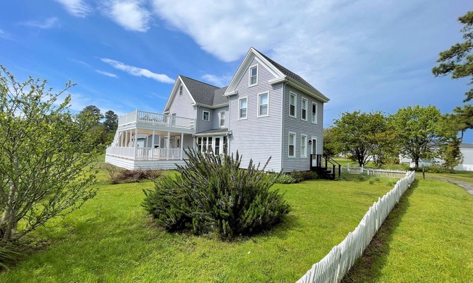 Deep Hole House | Vanity Fair - 4BR/2.5B HUGE DECKS,LINENS AND TOWELS