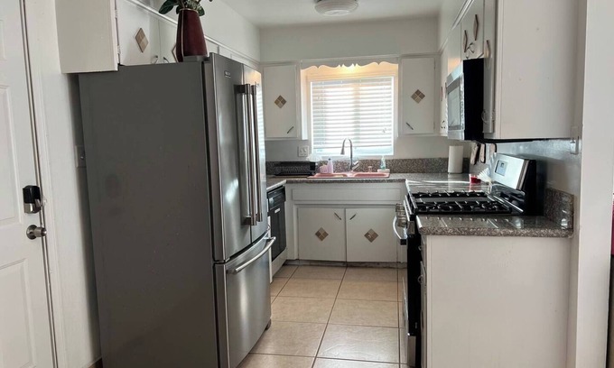 North Las Vegas House | Vegas house 3mile away from strip:8 bed 3 sofa bednn