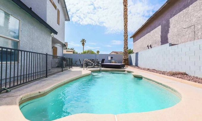 Las Vegas House | Vegas Living Gorgeous Home with Pool Near The Strip