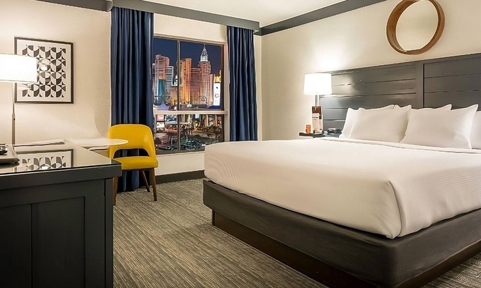 Las Vegas Hotel | Vegas Vacation! Strip View, Onsite Restaurant and Bar, Onsite Entertainment!