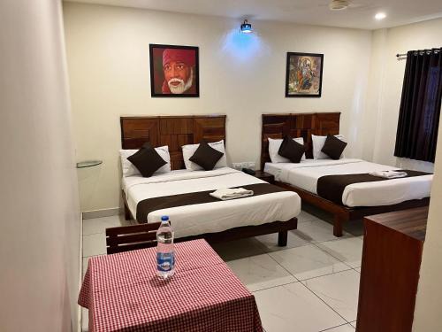 Palani Hotel | Velan Temple View