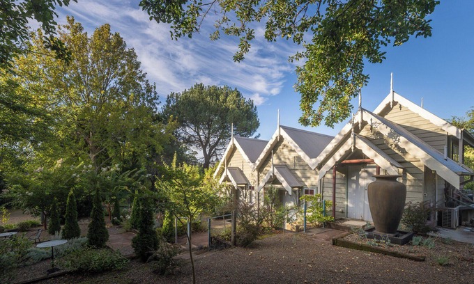 Tilba Tilba Cottage | Velvet Pear Cottage @ The Foxglove Gardens