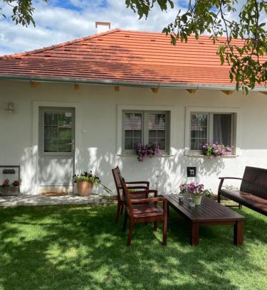 Balatonboglar House | Vendégház a diófához