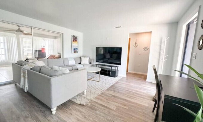 Venice Gardens House | Venice House 5 minutes from the Beachn