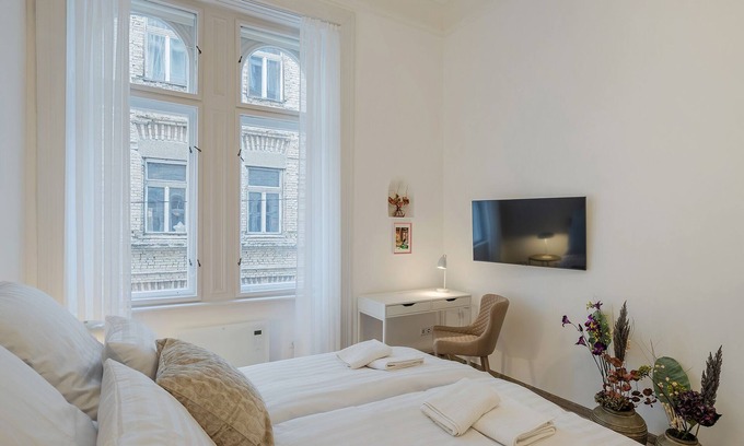 Terezvaros Apartment | Venus Apartments - Budapest Opera Suite