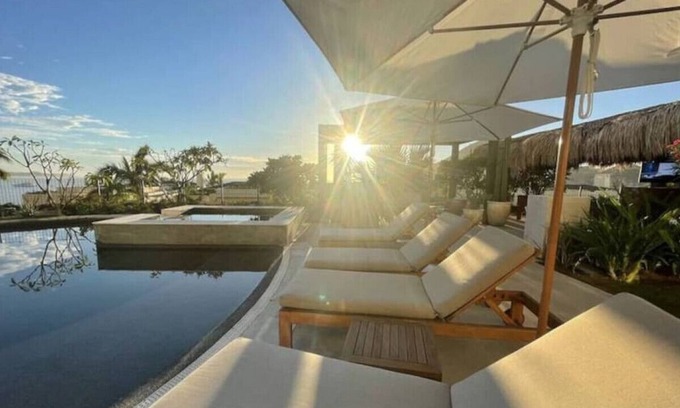 Juarez Villa | Veranda Santorini Steps Away from the Marina