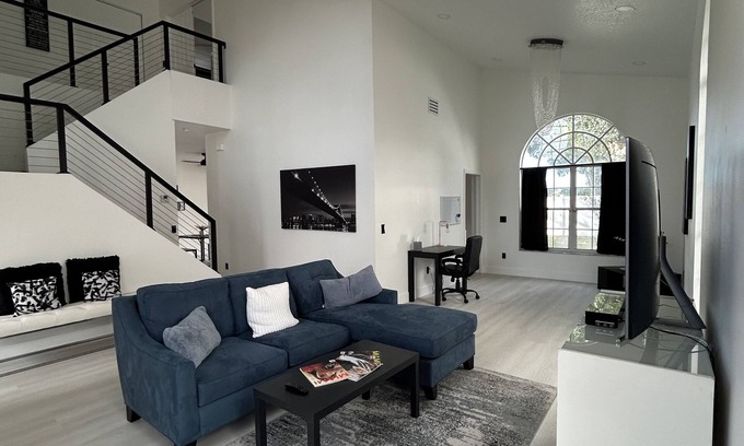 Boca Raton House | Very cozy and family place with a Lake view .