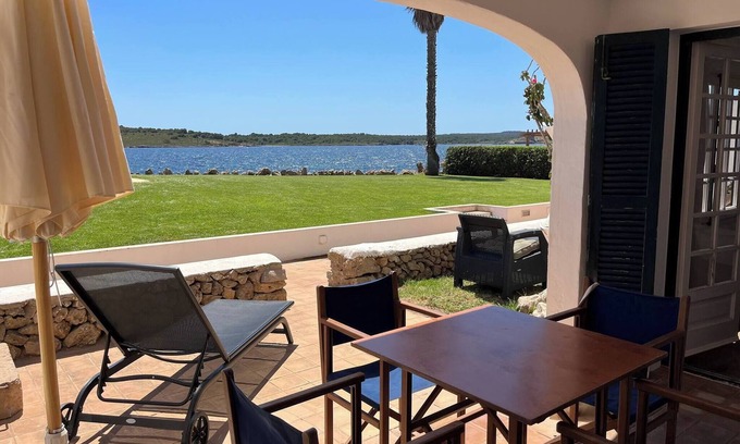 Fornells Apartment | Very front line stunning sea views near the beach