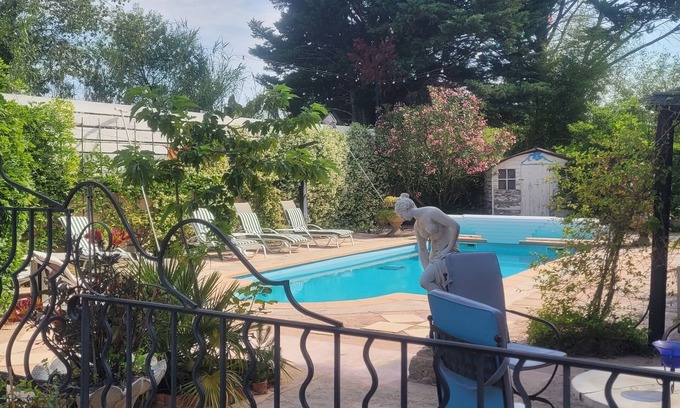 Senas House | VERY LARGE AND PLEASANT HOUSE IN A GREEN HAVEN OF 4000 M² WITH POOL