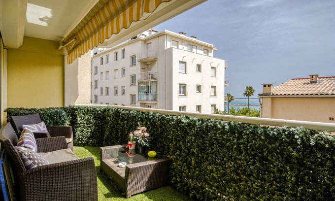 Saint-Laurent-du-Var Apartment | Very pretty apartment facing the sea, ideal for a couple with a child.