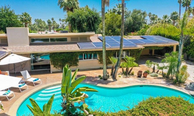 Tahquitz River Estates House | Very Spacious Midcentury Marvel with Great Location and Views