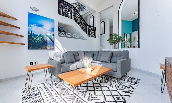 Queretaro House | VH | Comfy Bedroom w/fast wifi and coworking | 141