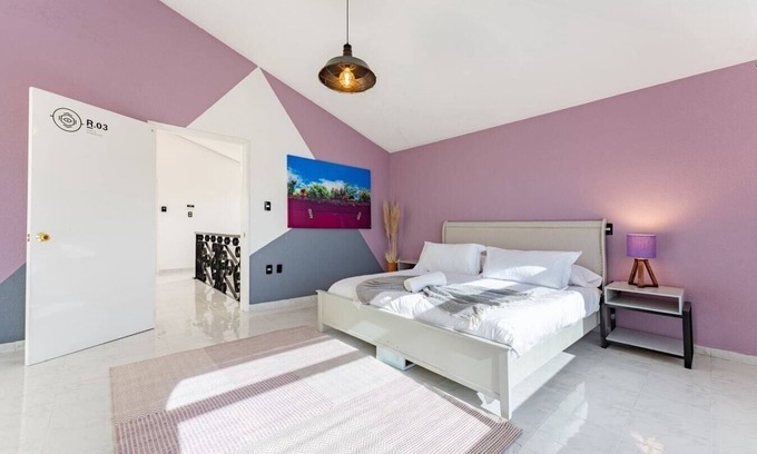 Queretaro House | VH | Private room Querétaro | wifi and rooftop | 145