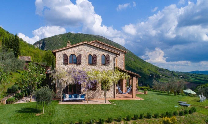 San Giovanni del Pantano House | Villa in Umbria with Private Pool & Valley Views
