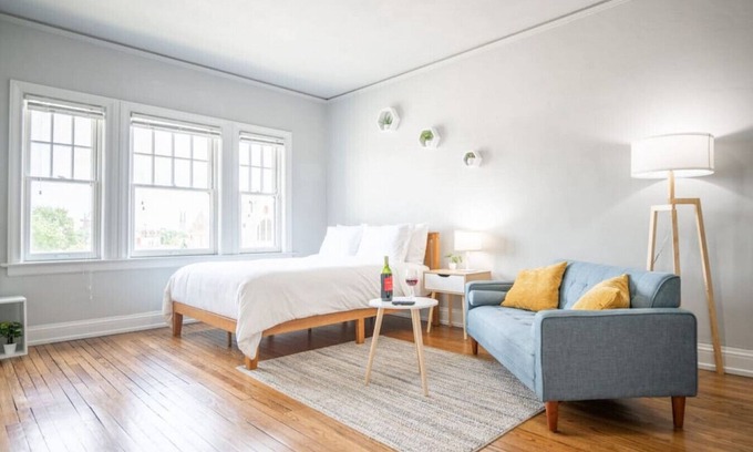 Peoria Apartment | VIBES ON MAIN - Modern Chic Studio in Downtown