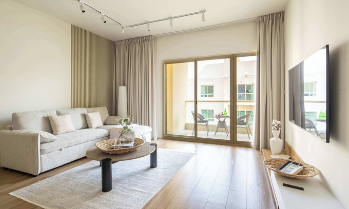 The Greens Apartment | Vibrant 1BR in the Heart of The Greens - Sleeps 3!