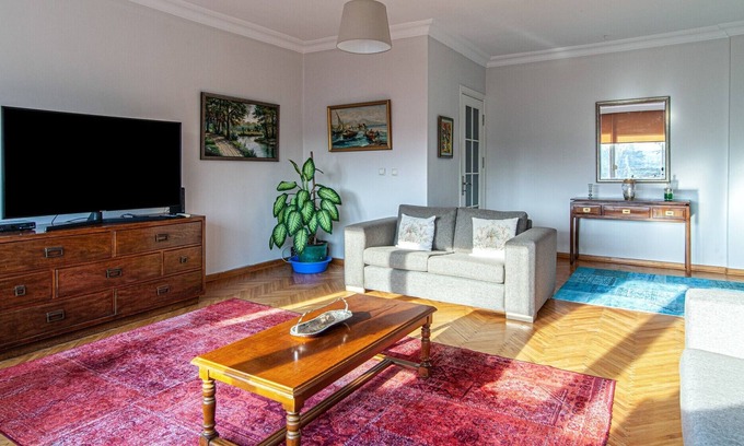 Etiler Apartment | Vibrant Flat next to Etiler Metro Station