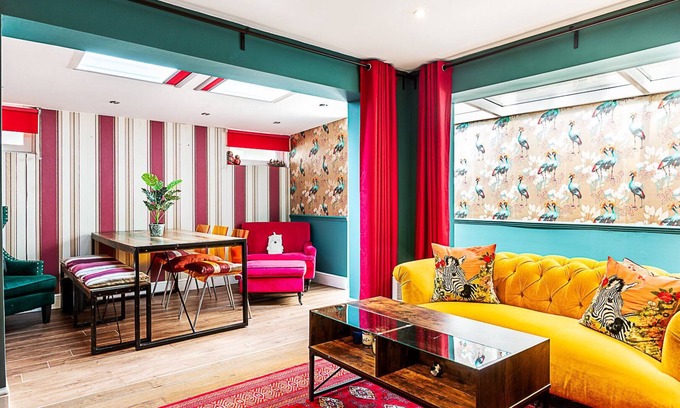 West Kensington Apartment | Vibrant Kensington Flat with Garden Bar