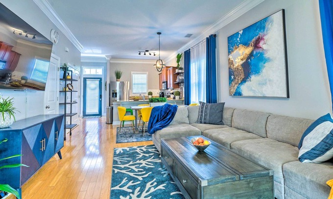 Castle Hayne House | Vibrant Pet-Friendly Townhome w/Smart TVs!