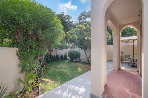 Dubai Villa | Vibrant Villa in Springs 11 Sleeps 6 with Balcony