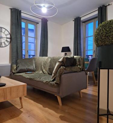 Saintes Apartment | Victor Hugo - Hyper centre 2 chambres