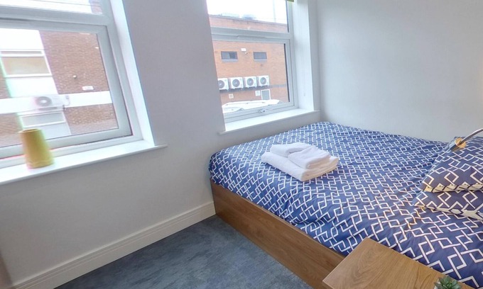 Coventry Apartment | Victoria House - Queen Studio by CovStays