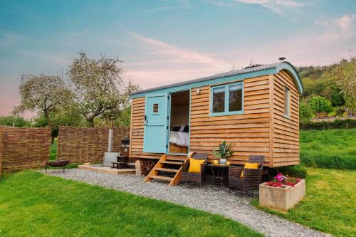 Allerford Ski Chalet | Victoria Hut Allerford