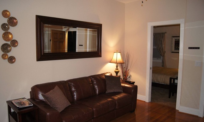 Sherman Heights Condo | Victorian Close to DT, Convention Center, Balboa Park, Coronado. WiFi, TV, A/C