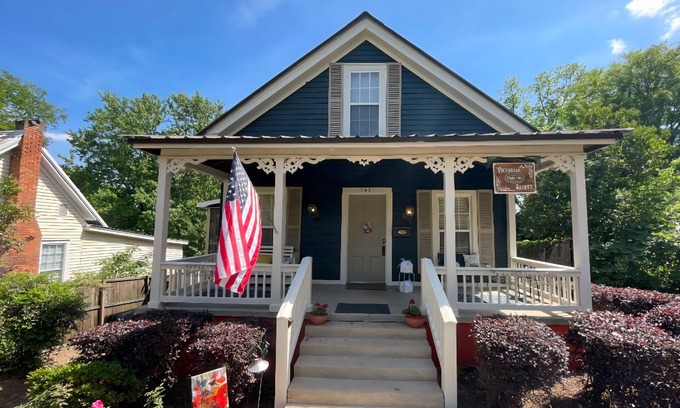 Eufaula House | Victorian Secret,entire house In Eufaula, Al. Sport enthusiasts are welcomed.