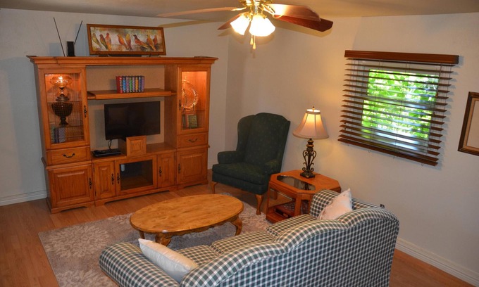 Central Colorado Springs Apartment | Victorian Style Apt. Close To Downtown