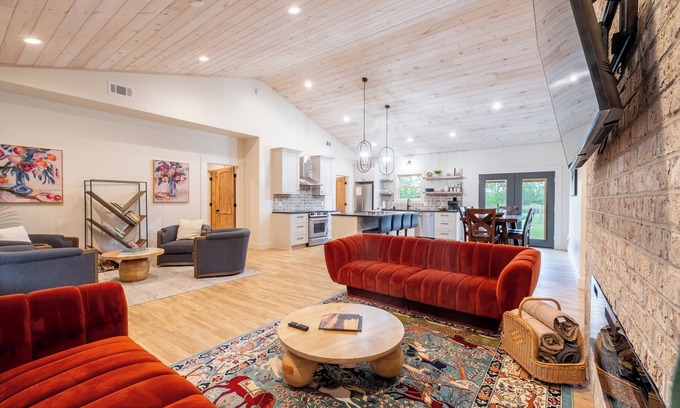 Wagener House | Victory Reins- Quiet Country Stay Near Aiken, Pet Friendly + Parking