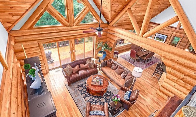 Skyland House | View! Stunning 2 Kng, 2 Qn, 3 Bth/2 Hlf, 2 Gas Fireplaces, Fire Pit, Gas Grill