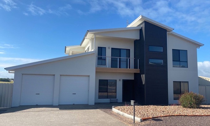 Port Hughes House | Views on 9-Beautiful holiday home-backs on to golf course, distant sea views!