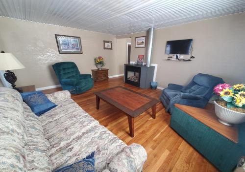 Tombstone Apartment | VIGILANTE INN Holliday