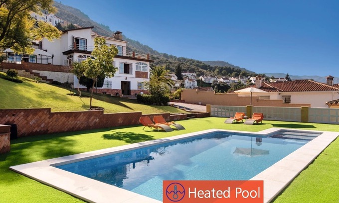 Alhaurin de la Torre Villa | Villa, in a quiet urbanization with private heated pool, close beach and golf!