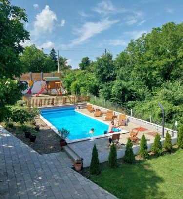 Petrovaradin Villa | Vila Kraljev Breg Fruška Gora Pool and Padel