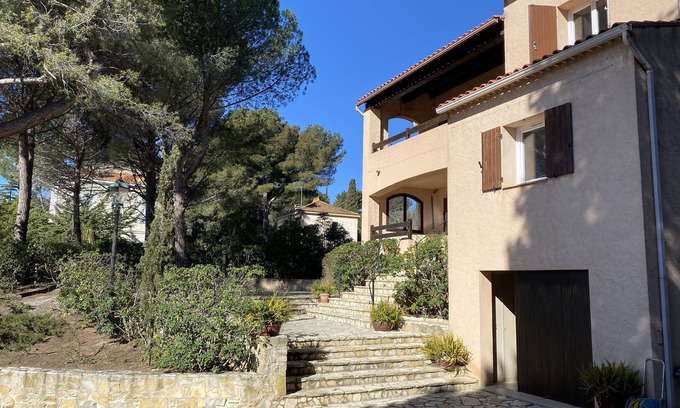 Tamaris House | Villégiature au Calme Sous les Pins, à 10 min à Pied de la Plage