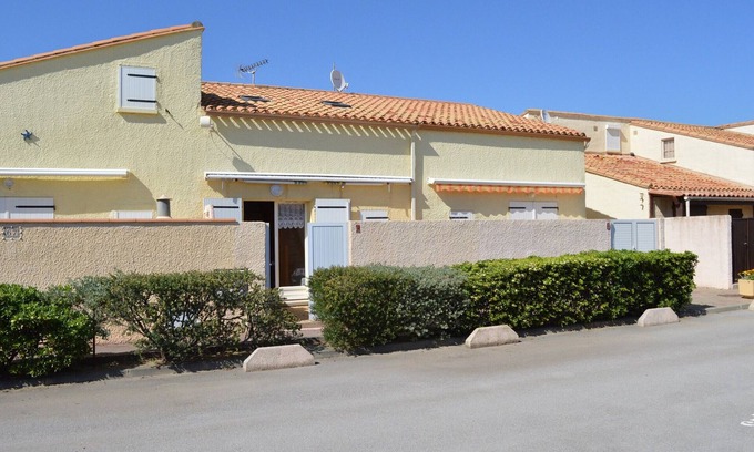 Saint-Pierre-la-Mer House | Villa Fleury-Saint-Pierre-la-Mer, 2 bedrooms, 6 persons