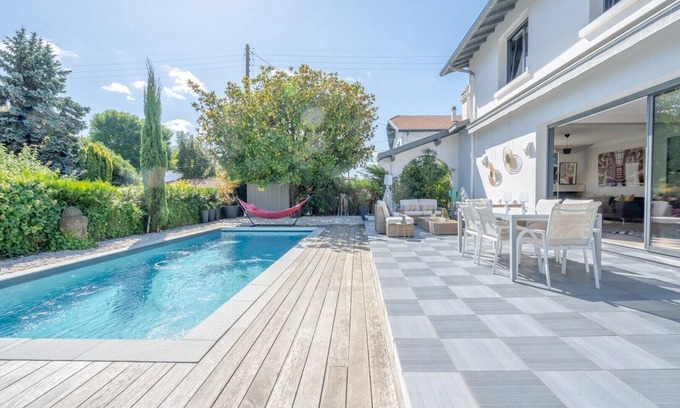 Anglet House | Villa à Anglet, 8 Couchages, Piscine Chauffée, 240m², Idéal Pour Famille