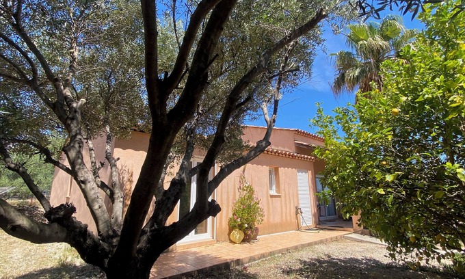 Bandol Villa | Villa 4 * 90 m2 WIFI, tranquility and comfort with small garden.parking.