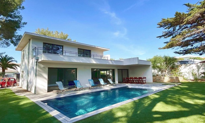 Le Brusc House | Villa 4 chambres, piscine, clim, wifi, 450m plage