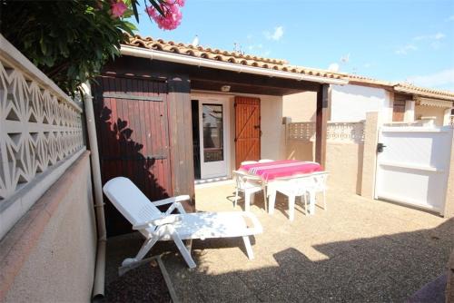 Portiragnes-Plage Villa | villa 5 couchages terrasse ombragée parking dans résidence sécurisée avec piscine commune à 400m de la mer LRJP65