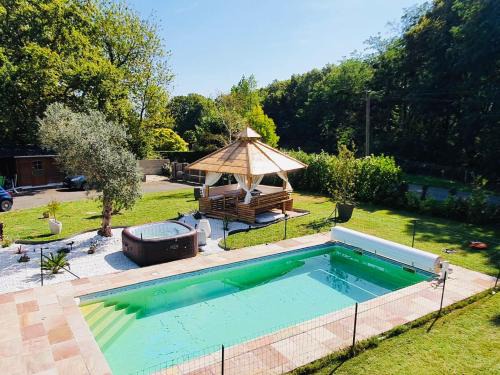 Mouguerre Villa | VILLA 7 personnes, 15 mn de Biarritz, jacuzzi, sauna, piscine, petanque, salle de sport