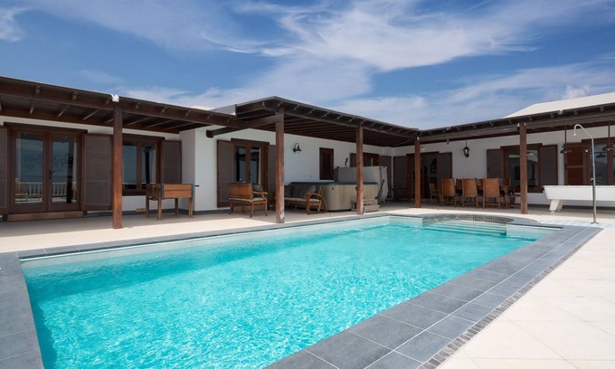 Tias Villa | Villa Abubilla