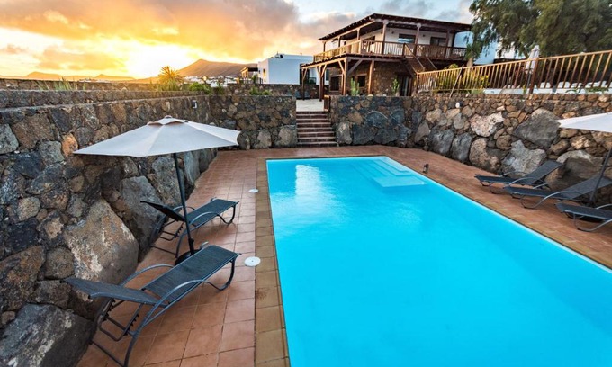 Macher Villa | Villa Alcalde