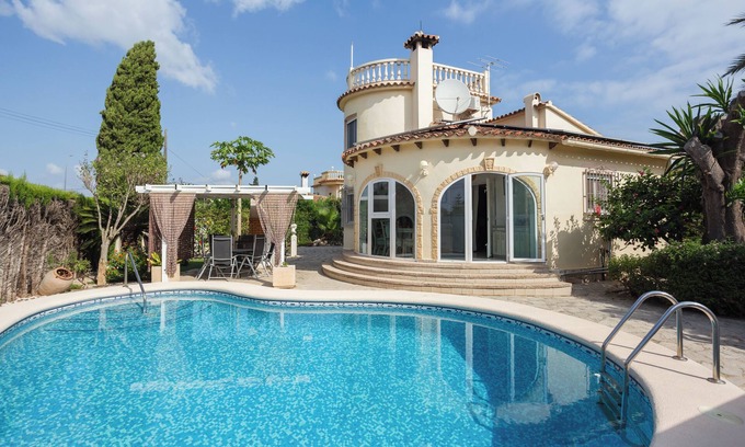 Els Poblets Villa | Villa 'Alfred' with Mountain View, Wi-Fi and Air Conditioning